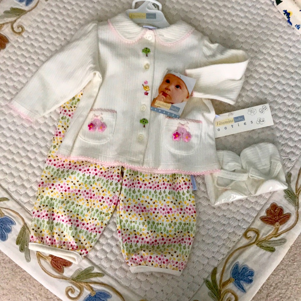 Brand new pant, sweater and booties girl set!